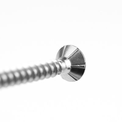 Screws à tête plate à double contre-enfoncement pour revêtement de pont en bois