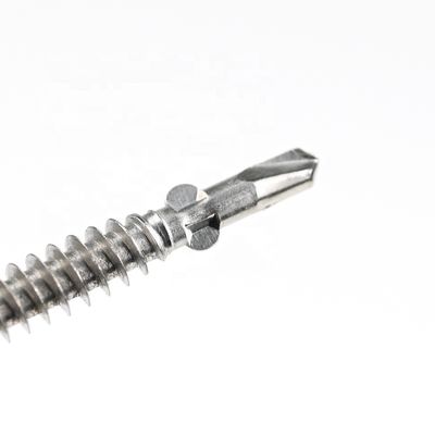 Écrous à tête plate en acier inoxydable Phillips à perçage automatique avec ailes pour l'installation